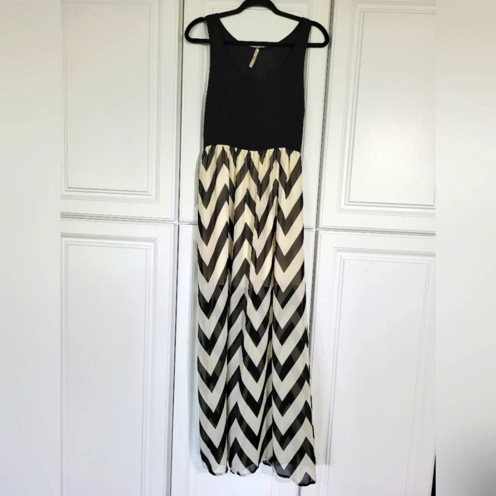 blue dress for baby girl Black and Gray Chevron Maxi Dress with 3/4 Sleeves main image 1